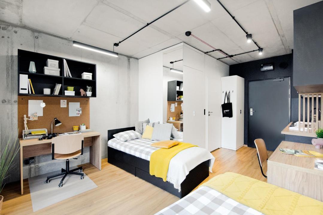 Shed Living Krakow Aparthotel Ngoại thất bức ảnh