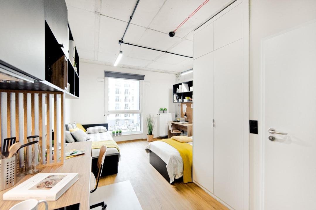 Shed Living Krakow Aparthotel Ngoại thất bức ảnh