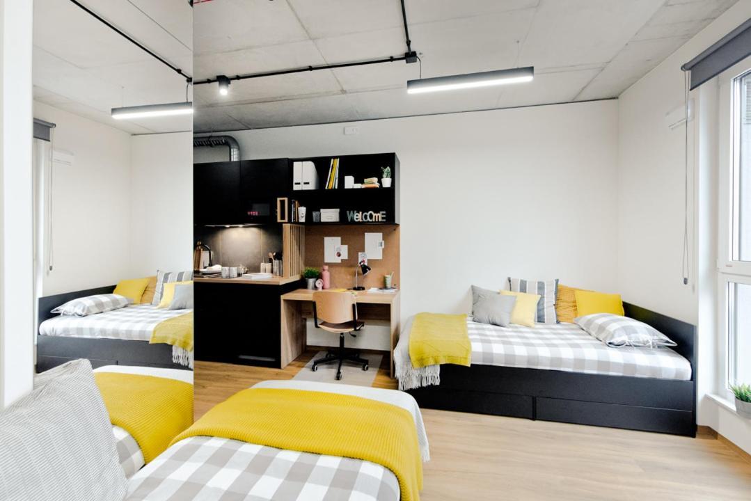 Shed Living Krakow Aparthotel Ngoại thất bức ảnh