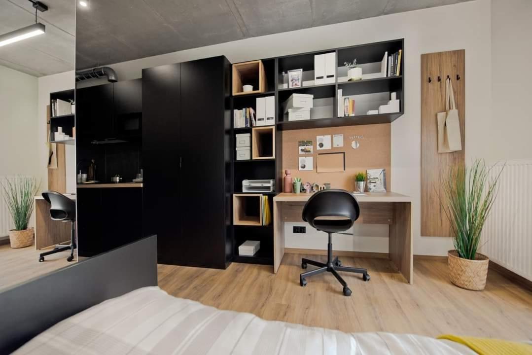 Shed Living Krakow Aparthotel Ngoại thất bức ảnh